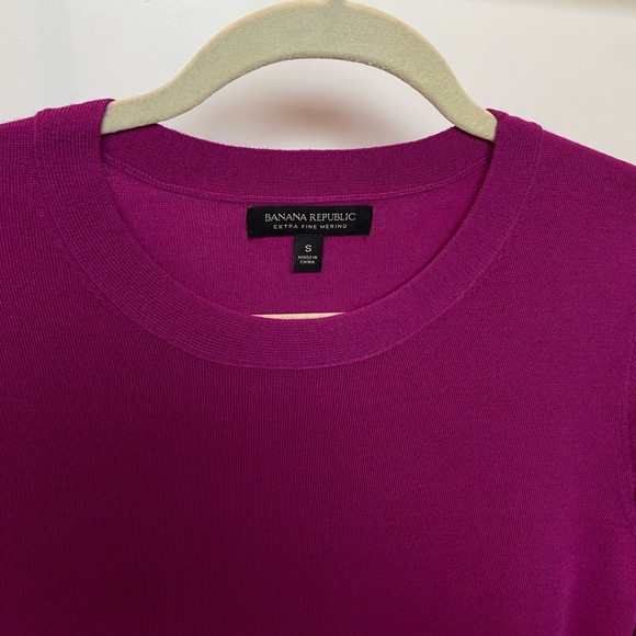 Banana Republic Extra-Fine Merino Swearer. Size Small in Purple. - Picture 3 of 9